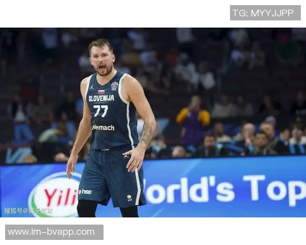 东契奇状态下滑失误频繁球迷担忧其比赛态度与表现问题